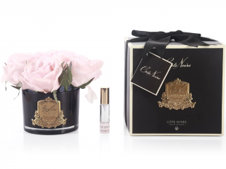 Côte Noire – kytice 5 parfémovaných růží French Pink v černé váze