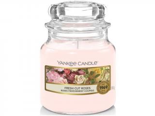 Yankee Candle – Classic vonná svíčka Fresh Cut Roses (Čerstvě nařezané růže), 104 g