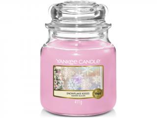 Yankee Candle – Classic vonná svíčka Snowflake Kisses (Polibky sněhové vločky), 411 g
