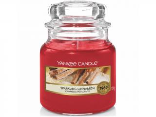 Yankee Candle – Classic vonná svíčka Sparkling Cinnamon (Skořice a hřebíček), 104 g