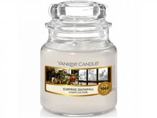 Yankee Candle – Classic vonná svíčka Surprise Snowfall (Sněhové překvapení), 104 g