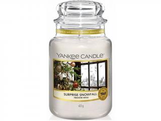Yankee Candle – Classic vonná svíčka Surprise Snowfall (Sněhové překvapení), 623 g