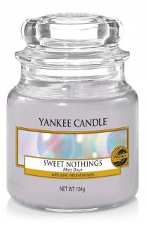 Yankee Candle – Classic vonná svíčka Sweet Nothings (Sladké nic), 104 g