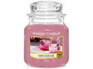 Yankee Candle – Classic vonná svíčka Sweet Plum Sake (Sladké švestkové saké), 411 g