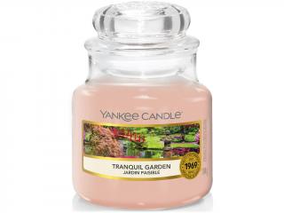 Yankee Candle – Classic vonná svíčka Tranquil Garden (Tichá zahrada), 104 g