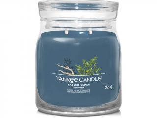 Yankee Candle – Signature vonná svíčka Bayside Cedar (Pobřežní cedr) Velikost: střední 368 g