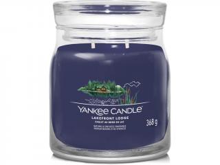 Yankee Candle – Signature vonná svíčka Lakefront Lodge (Chata u jezera) Velikost: střední 368 g