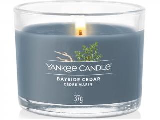 Yankee Candle –  votivní svíčka ve skle Bayside Cedar (Pobřežní cedr), 37 g