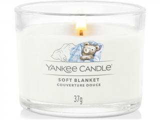 Yankee Candle –  votivní svíčka ve skle Soft Blanket (Jemná přikrývka), 37 g