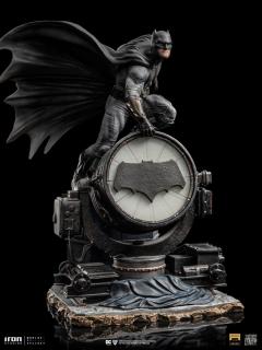 Zack Snyder's Justice League Deluxe: Batman on Batsignal