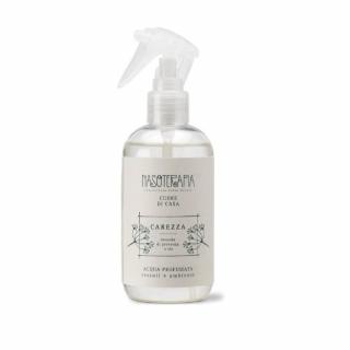 Nasoterapia Cuore di Casa CAREZZA vůně na textilie ve spreji (Levandule a Iris), 250 ml