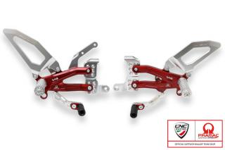 Nastavitelný stupačkový set CNC Racing pro Ducati Panigale V4 - Limitovaná edice PRAMAC Barva: červená/stříbrná