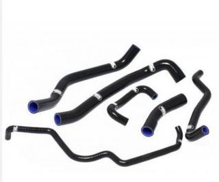 Silikonové hadice chladícího systému SAMCO Sport pro Triumph Daytona 675 / 675R 2006 - 2012 - 6 kusů Barva: černá