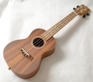 Koncertní ukulele FLIGHT DUC 440 Akacia (Akacia koncertní ukulele se pouzdrem)