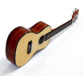 Polomasivní tenor ukulele Kala KA-STG Smrk  mahagon (Smrkový masiv a mahagonové tenor ukulele s futralem)