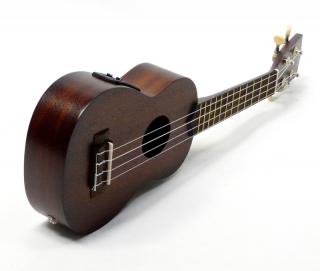 Sopránové elektroakustické ukulele MAKALA MK-S-EQ (Agathis překližka soprano s EQ a pouzdrem)