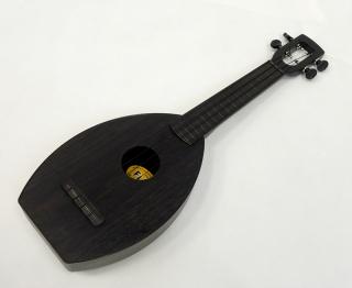 Sopránové "Flea" ukulele MFC - Naprosto černé (Soprano blecha - Magic Fluke Company z USA)