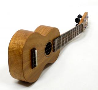 Sopránové ukulele PONO Akacia (Celomasivní akacia luxusní ukulele.)