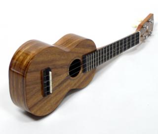Sopránové ukulele PONO ASD Delux akacia (Celomasivní akacia luxusní ukulele.)