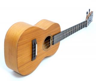 Tenor ukulele PONO MT Mahagon (Celomasivní mahagonové tenor ukulele)