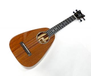 Tiny koncertní ukulele ROMERO CREATIONS STC Mahagon (Celomasivni mahagonové tiny koncertní ukulele s kufrem)