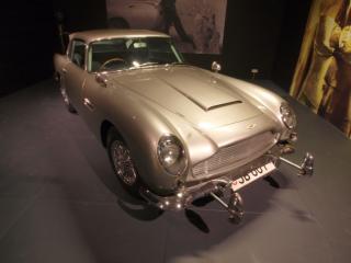 poster č.230024 Aston Martin DB5 James Bond (automobily)