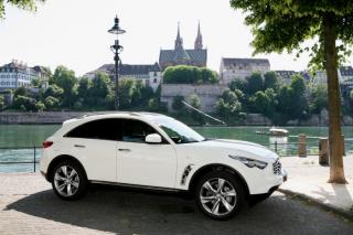 poster č.230095 Nissan Infiniti (automobily)