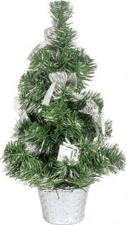 Stromeček ozdobený, umělá vánoční dekorace, barva stříbrná