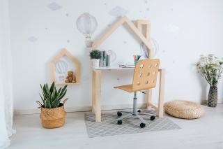 Dětský dřevěný psací stůl ve tvaru domečku
