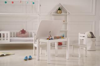 Dětský stolek a dvě židličky s přihrádkami v bílé barvě