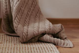 Pletená deka Olivia, kávově hnědá, 100% Australské Merino  hebká, gramáž 550g/m2