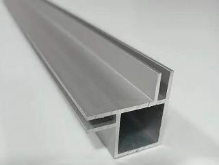 HLINÍKOVÝ PROFIL HPU4 20x20x1,5mm STŘÍBRNÝ ELOX