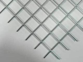 SVAŘOVANÁ SÍT 30x30x3mm stříbrný zinek