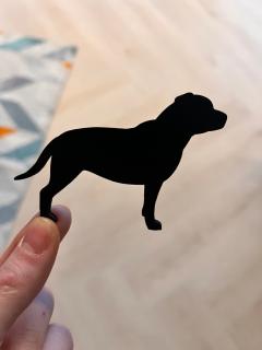 Mag magnet na lednici ve tvaru psa Plemeno: Staford