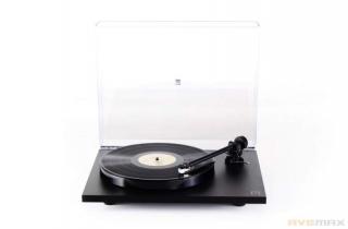 Rega Planar 1 (černý mat)