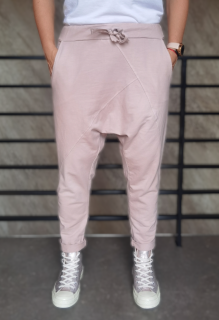 Baggy kalhoty s kapsami světle růžové