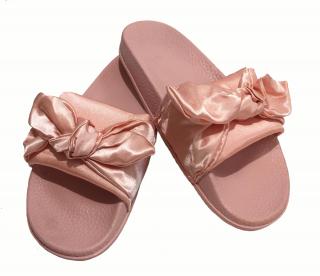 Dámské lesklé pantofle s mašlí růžové Velikost: 36
