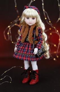 Ruby Red Fashion Friends Patricie - limitovaná edice exkluzivně pro Země panenek  (9ti kloubová panenka, 36 cm vysoká, blond vlasy, modré oči)