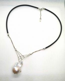 Modelový dámský náhrdelník Ag s raritní perlou