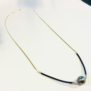Modelový náhrdelník žluté zlato a tahitská raritní barokní perla