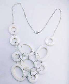 Stříbrný dámský náhrdelník s perletí  (Autorský šperk )