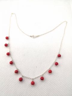 Stříbrný náhrdelník s korálem