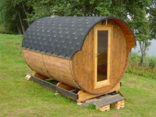 Velká venkovní barelová sauna s odpočívárnou topidlo: elektrické