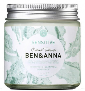 BEN  ANNA Zubní pasta pro citlivé zuby Sensitive - 100 ml. (Účinně a důkladně čistí a pomáhá chránit citlivou zubní sklovinu. Díky obsahu heřmánku a extraktu rakytníku zklidňuje i podrážděné dásně.)