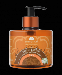 EMMA NOËL Tekuté mýdlo Aleppo 300 ml. (Tekutá varianta mýdla vyrobeného podle starodávné, tisíce let staré receptury. Obsahuje olivový olej a také olej vavřínový, který mýdlu dodává velmi specifickou vůni. Ruce šetrně myje a zbytečně nevysušuje.)