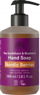 URTEKRAM Tekuté mýdlo Nordic Berries - 380 ml. (Vitamíny a antioxidanty z rakytníku řešetlákového, borůvek, brusinek a šípku v kombinaci s kyselinou hyaluronovou jemně pečují o vaše ruce. Umyjte si ruce po dobu 30 sekund, pro dosažení optimálního účinku.)