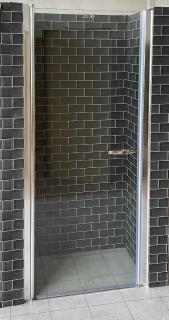 Premium R1 100 - jednokřídlé sprchové dveře 96-101 cm  Čiré sklo 6 mm, lze instalovat na vaničku nebo přímo na podlahu