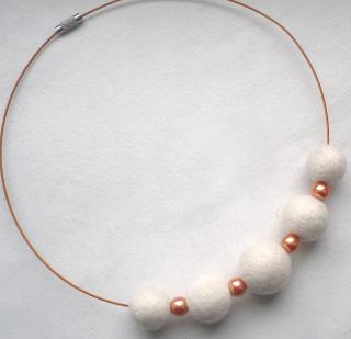 Bílo-oranžové koulování (náhrdelník)