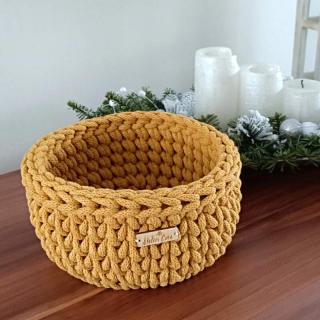 Háčkovaný košík malý okrový (háčkovaný košík)