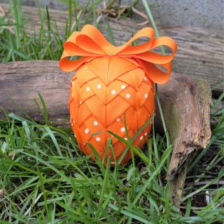 Oranžové vajíčko (velikonoční dekorace)